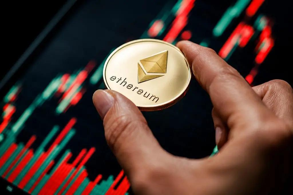 资深分析师将以太坊（ETH）目标价定为1060美元，并预测下一步走势